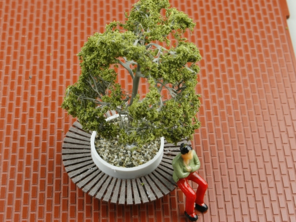 Waiting bench with plant container and tree, 1 piece